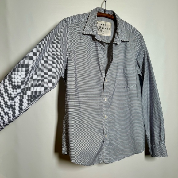 Fʀᴀɴᴋ & Eɪʟᴇᴇɴ Bᴜᴛᴛᴏɴ Uᴘ Cᴏᴛᴛᴏɴ Bᴀʀʀʏ Sʜɪʀᴛ ɪɴ Nᴀᴠʏ Pɪɴsᴛʀɪᴘᴇ - Picture 2 of 12